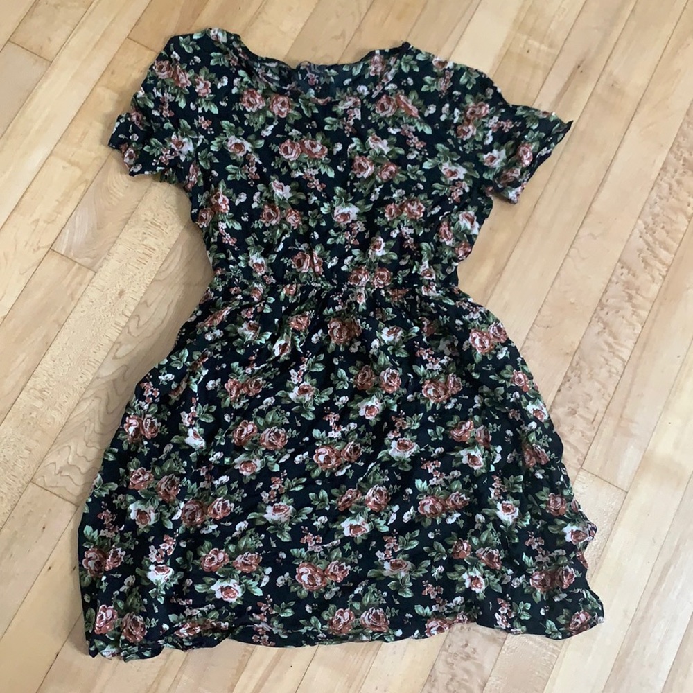 Pretty sun dress! Never worn!